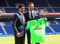 Gianluigi Buffon ingin membuktikan dirinya masih layak tampil di level tertinggi. Maka bergabung Paris Saint-Germain menjadi bukti dirinya belum letih bermain. REUTERS/Gonzalo Fuentes.