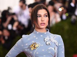 Transformasi Kecantikan Hailey Baldwin, Si Polos yang Makin Dewasa Transformasi Kecantikan Hailey Baldwin, Si Polos yang Makin Dewasa