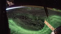 Foto: Indahnya Aurora dari Kamera NASA