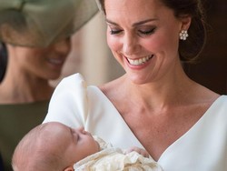 Potongan Kue Pengantin Pangeran William Disajikan di Pembaptisan Pangeran Louis