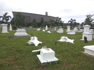 13 Nisan Makam Belanda di Aceh Patah, Penyebab Masih Misterius