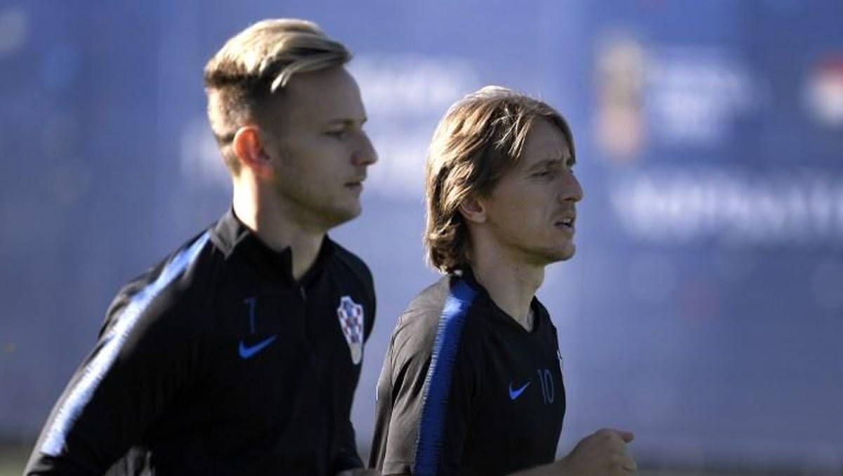 Dua gelandang Kroasia Ivan Rakitic dan Luka Modric akan menjadi ancaman Inggris di semifinal Piala Dunia 2018. (Foto: Gabriel Bouys/AFP PHOTO)