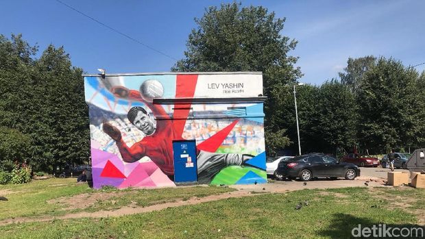 Mural Lev Yashin di salah satu sisi jalan Kaliningrad