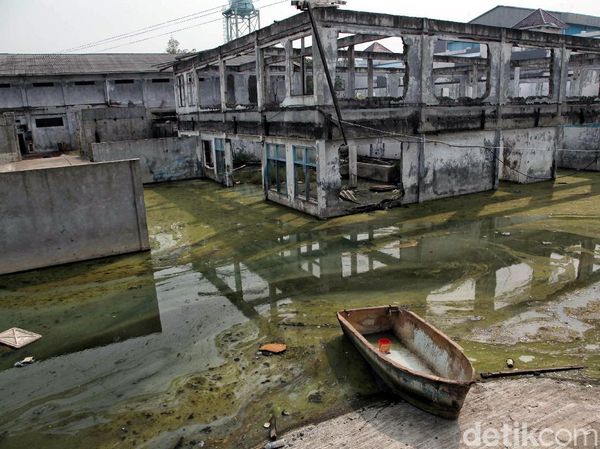 Miris! Bangunan Ini Hancur Akibat Banjir Rob
