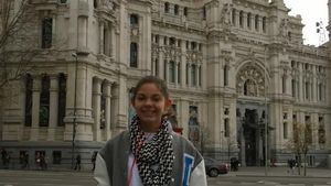 Gadis Cantik Calon Orang Pertama ke Mars Itu Hobi Traveling