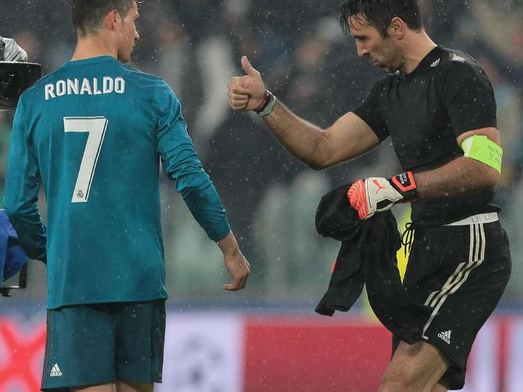 Apa yang Dikatakan CR7 ke Buffon Usai Gol Salto Spektakuler Itu? Apa yang Dikatakan CR7 ke Buffon Usai Gol Salto Spektakuler Itu?
