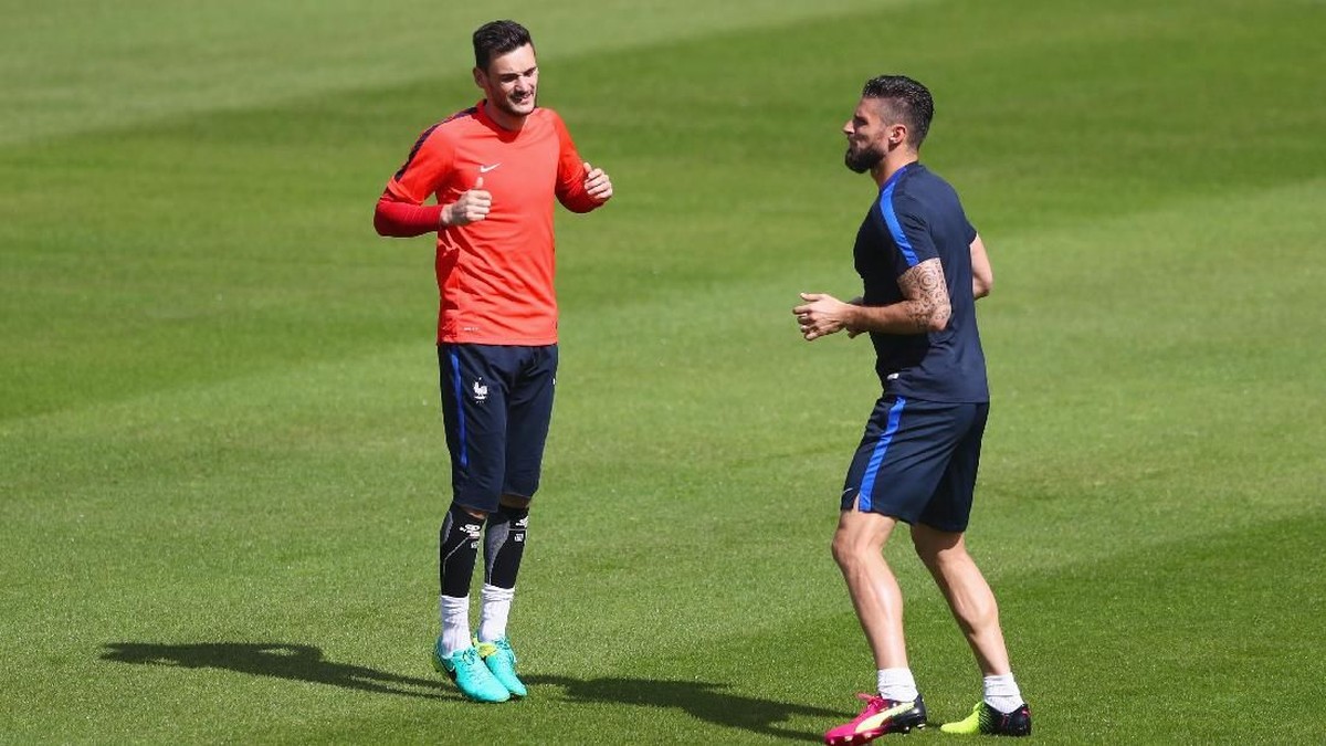 Menurut Olivier Giroud, Hugo Lloris lebih bagus daripada Thibaut Courtois (Foto: Lars Baron/Getty Images)