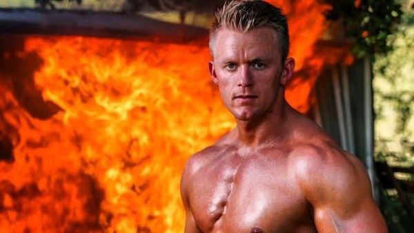 Luke Wood, Pemadam Kebakaran Ganteng yang Suka Pantai