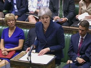 Krisis Pemerintahan Inggris, PM Theresa May Berusaha Bertahan Krisis Pemerintahan Inggris, PM Theresa May Berusaha Bertahan