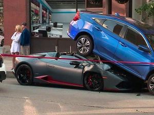 Lamborghini Seruduk Honda Civic, Pemilik Langsung Beli Gantinya