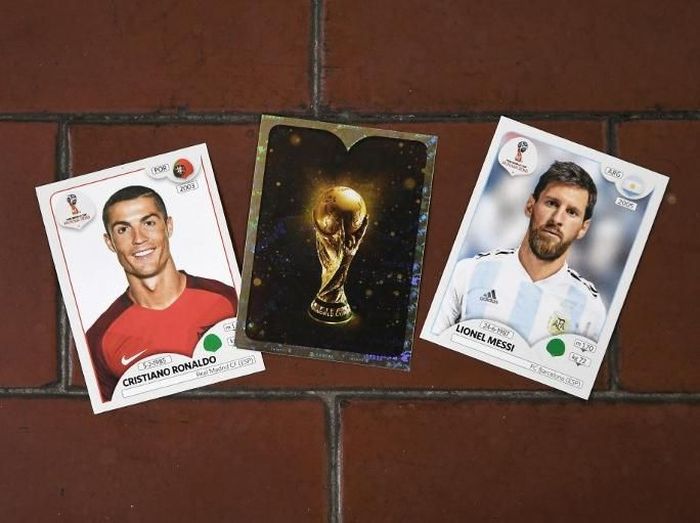 Kartu Panini kembali jadi buruan kolektor di Piala Dunia 2018 (AFP PHOTO / MARCO BERTORELLO) Kartu Panini kembali jadi buruan kolektor di Piala Dunia 2018 (AFP PHOTO / MARCO BERTORELLO)