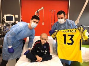 Foto: Thibaut Courtois, Kiper Belgia yang Peduli Pasien Kanker