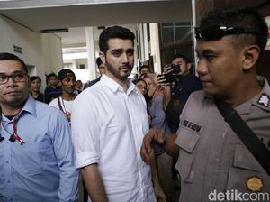 Lagi! Fachri Albar Ditangkap atas Kasus Narkoba Lagi! Fachri Albar Ditangkap atas Kasus Narkoba