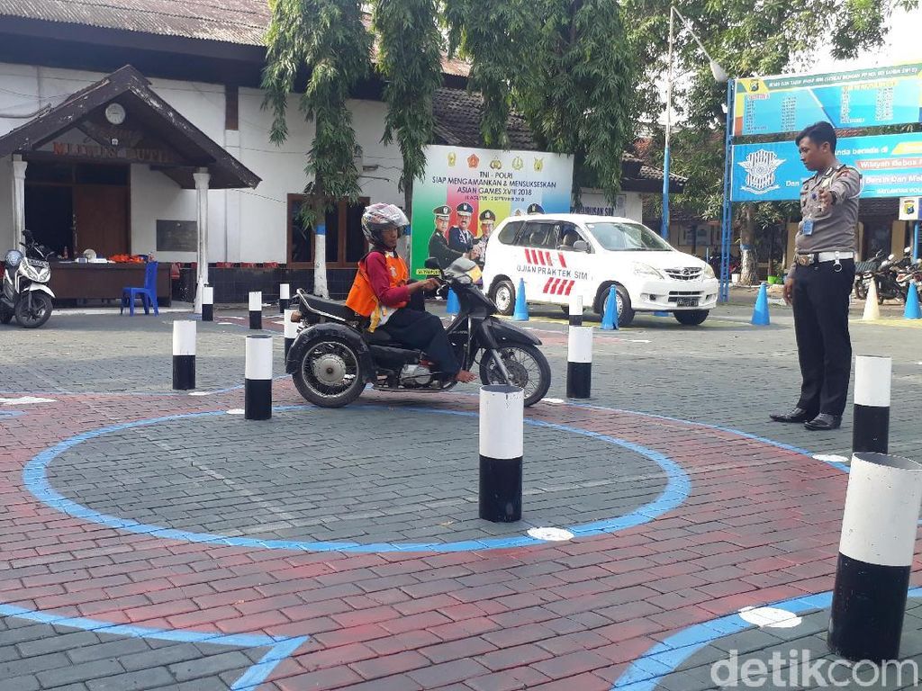 Bawa Yamaha XMAX dan Honda Forza, Apa Perlu SIM Moge? Bawa Yamaha XMAX dan Honda Forza, Apa Perlu SIM Moge?