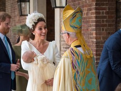 Kate Middleton Pakai Baju Desainer yang Sama di Pembaptisan 3 Anaknya