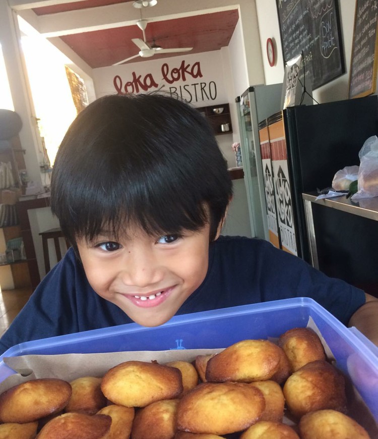 Ekspresi Pitu ketika melihat makanan favoritnya. Lucu dan happy! (Foto: Instagram/sarahcandra) Ekspresi Pitu ketika melihat makanan favoritnya. Lucu dan happy! (Foto: Instagram/sarahcandra)