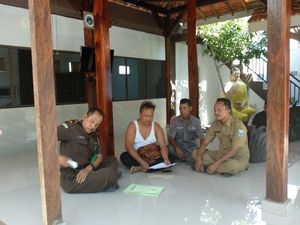 Nggak Murah, Nisan Raksasa di Probolinggo Habiskan Rp 150 Juta Nggak Murah, Nisan Raksasa di Probolinggo Habiskan Rp 150 Juta