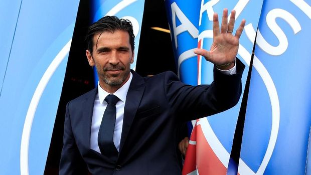 Rekor kiper termahal milik Gianluigi Buffon dipatahkan Alisson Becker. (