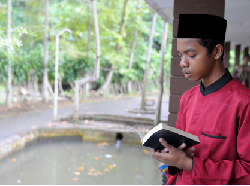 Iman, Anak Timur yang Punya Cita-cita Jadi Penghafal Alquran