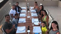 Ronaldo membawa serta beberapa anggota keluarganya pada liburan kali ini. (Instagram/@georginagio)