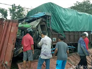 Truk Tabrak 3 Motor di Perlintasan Kereta Api, Satu Tewas Terlindas