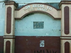 Gerbang Sekolah Gaib di Garut Hebohkan Warganet