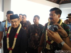 Bersama Habibie, Panglima TNI Resmikan SMA Dirgantara di Boyolali