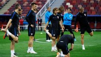 Dari 32 negara peserta Piala Dunia 2018, Kroasia menempati peringkat lima sebagai tim yang punya pemain jangkung, setelah Serbia (185.6 cm), Swedia (185.2 cm), serta Islandia dan Denmark (185 cm). Inggris sendiri menempati urutan ke-16 dengan postur pemainnya rata-rata hanya mencapai 182.1 cm. REUTERS/Kai Pfaffenbach.