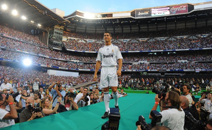   New Real Madrid player Cristiano Ronaldo is presented to a full house at the Santiago Bernabeu stadium on July 6, 2009 in Madrid, Spain.  (Photo by Denis Doyle/Getty Images)