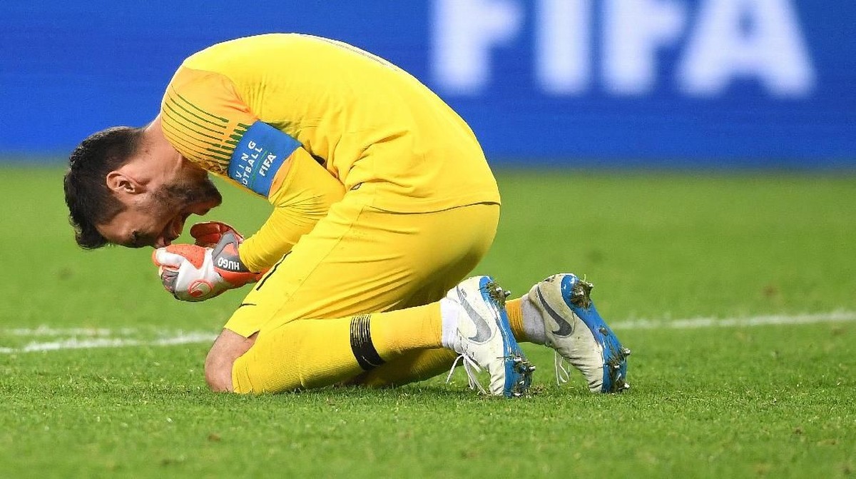 Hugo Lloris merayakan lolosnya Prancis ke final Piala Dunia 2018 (Foto: Laurence Griffiths/Getty Images)