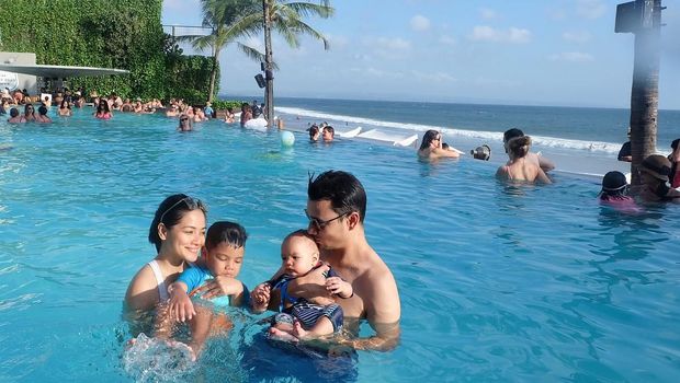 Titi Kamal dan Cristian Sugiono