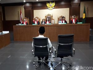 Bupati Lampung Tengah Juga Dituntut Dicabut Hak Politik 4 Tahun Bupati Lampung Tengah Juga Dituntut Dicabut Hak Politik 4 Tahun
