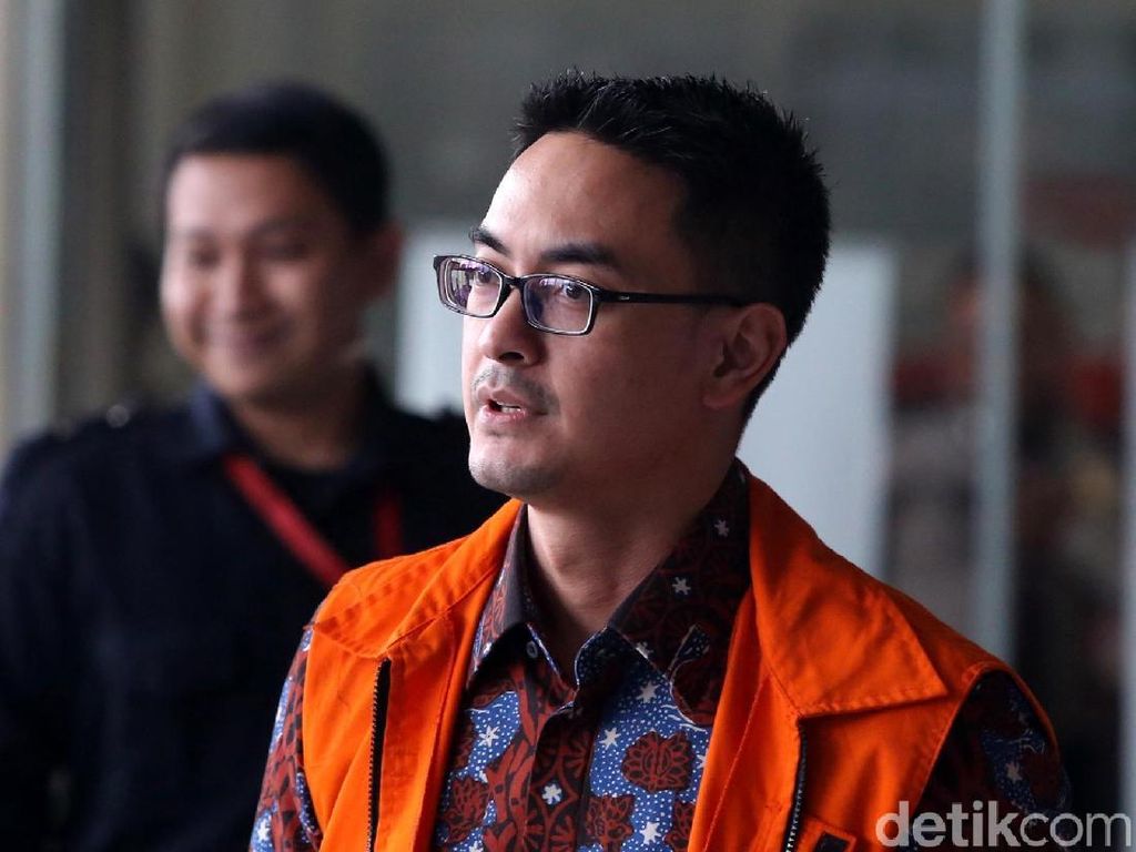 Dari Lintas Fraksi, Mereka Ini yang Terima Duit Ketok Palu Zumi Zola Dari Lintas Fraksi, Mereka Ini yang Terima Duit Ketok Palu Zumi Zola