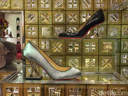 Kamu Nggak akan Nyangka, Sepatu Cantik Ini Dibuat dari Kantong Kertas Bekas