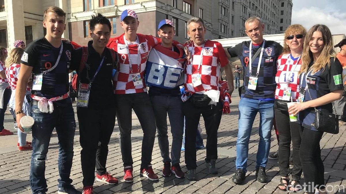 detikSport bersama keluarga Andrej Kramaric (Foto: Mohammad Resha Pratama/detikSport)