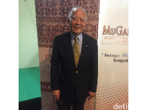 Cinta Kain Indonesia, Dokter Australia Koleksi Seribuan Tenun dan Batik Cinta Kain Indonesia, Dokter Australia Koleksi Seribuan Tenun dan Batik