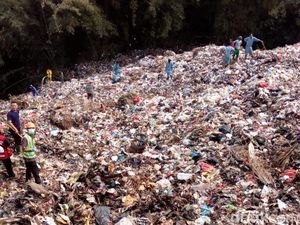 1 Warga Tertimbun Longsoran Sampah, BPBD Malang Lakukan Pencarian 1 Warga Tertimbun Longsoran Sampah, BPBD Malang Lakukan Pencarian