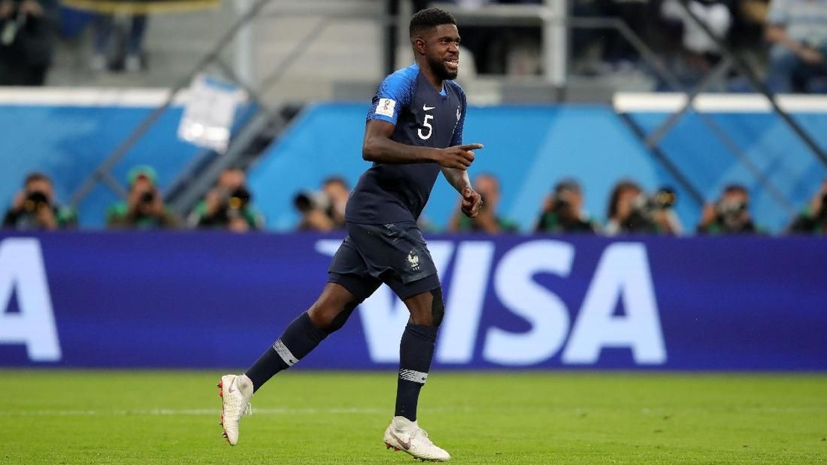 Samuel Umtiti meloloskan Prancis ke final Piala Dunia 2018 usai gol tunggalnya mengalahkan Belgia 1-0 di semifinal. (Foto: Alexander Hassenstein/Getty Images)