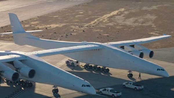Lebih Lebar dari Lapangan Bola, Ini Dia Pesawat Terbesar di Dunia