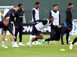 Jamie Vardy dan Raheem Sterling juga terlihat sangat ceria. REUTERS/Lee Smith.