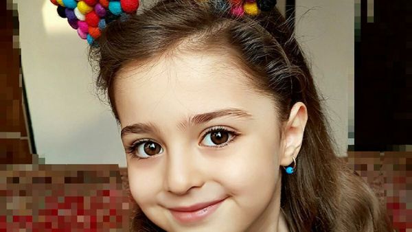 Mahdis Mohammadi, Bocah Asal Iran yang Cantik Seperti Boneka