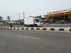 Pemotor Tewas Tertimpa Baliho Partai, Sopir Truk Diburu Polisi