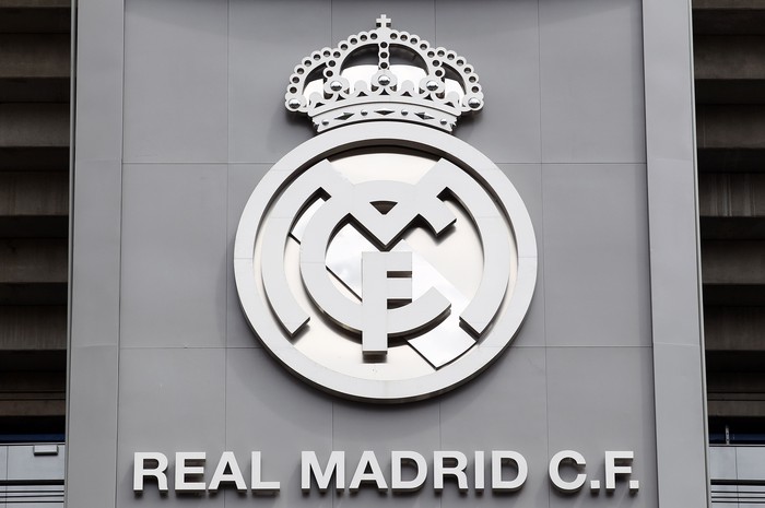 Real Madrid, Logo Real Madrid MADRID, SPAIN - APRIL 30: A general view during the La Liga match between Real Madrid and Real Zaragoza at Estadio Santiago Bernabeu on April 30, 2011 in Madrid, Spain. (Photo by Julian Finney/Getty Images)