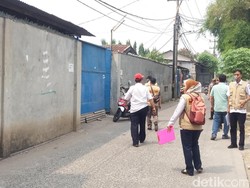 Tim Sidak Sumur Resapan Sisir Jakbar, tapi Pabriknya Sudah Digembok