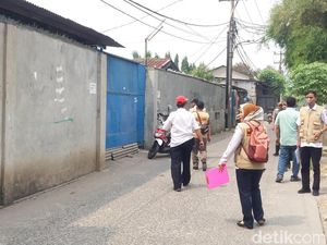 Tim Sidak Sumur Resapan Sisir Jakbar, tapi Pabriknya Sudah Digembok Tim Sidak Sumur Resapan Sisir Jakbar, tapi Pabriknya Sudah Digembok