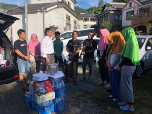 KJRI Osaka Beri Bantuan ke WNI Terdampak Banjir di Jepang KJRI Osaka Beri Bantuan ke WNI Terdampak Banjir di Jepang