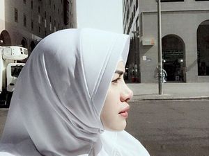Berhijab, Nikita Mirzani Diminta Jangan Buka-tutup kayak Shinta Bachir Berhijab, Nikita Mirzani Diminta Jangan Buka-tutup kayak Shinta Bachir