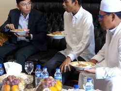 Asyiknya Tuan Guru Bajang hingga Katy Perry Ketika Kulineran