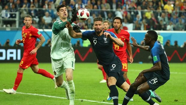Thibaut Courtois menilai striker Prancis kerap jauh dari gawang.