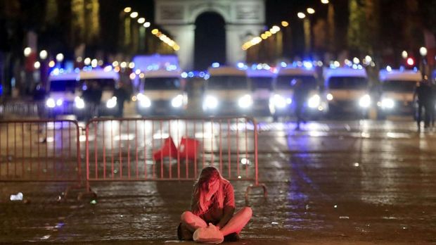 Aljazair ke Semifinal Piala Afrika, Fan Jarah Toko di Paris